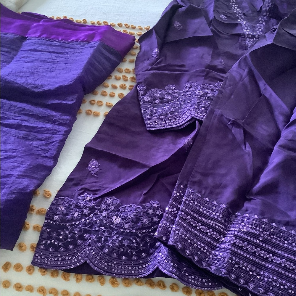 Indian Pakistani outfit with farshi salwar - Picture 3 of 10
